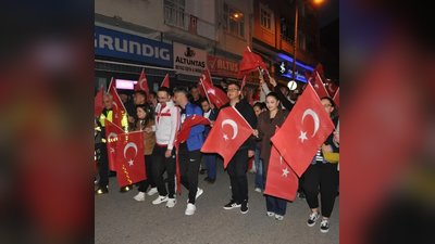 Ermenek'te 107. Yıl Coşkusu: Fener Alayı ve Konserle Kutlandı