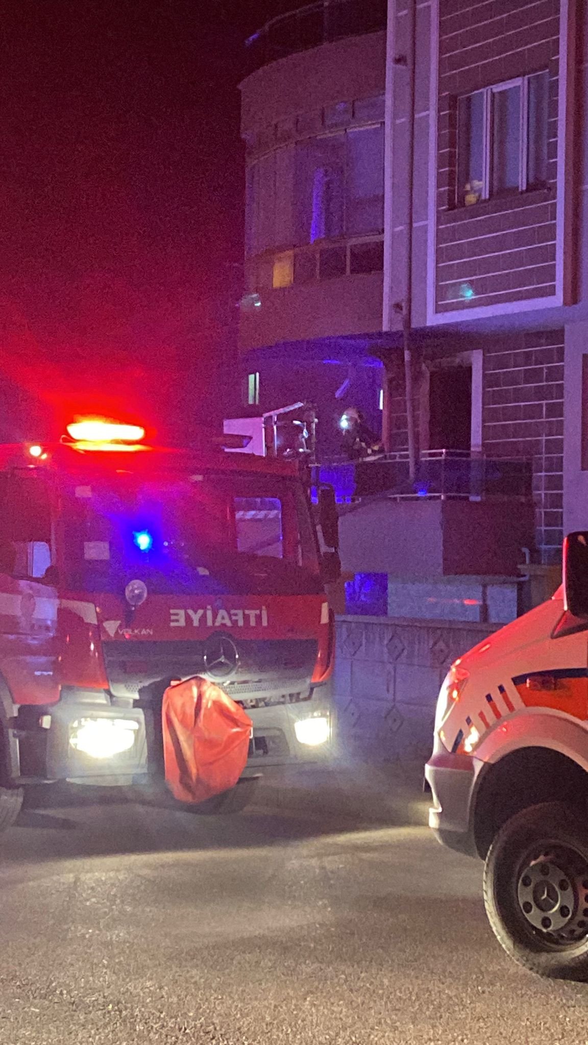 Karaman'da Evde Korkutan Patlama: 2 Kişi Yaralandı
