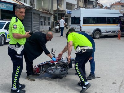 Karaman'da Dur İhtarına Uymayan Motosiklet Sürücüsü Polise Çarptı