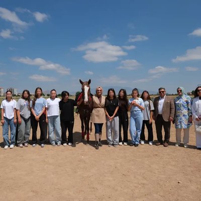 Karaman'da Çocuk Evleri Sakinleri Binicilik Eğitimi Aldı: Vali Eşi Berna Çiçek Çocukların Mutluluğuna Ortak Oldu