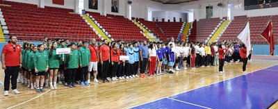 Anadolu Yıldızlar Ligi Hentbol Müsabakaları Karaman'da Başladı: 9 İlden 18 Takım Mücadele Ediyor