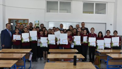 Karaman'da 45 Bin 900 Öğrenci Karne Sevinci Yaşadı, Yeni Fen Laboratuvarı Açıldı