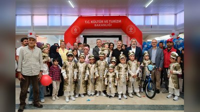 Karaman Valisi Çiçek, Sünnet Şöleninde Çocukların Yüzünü Güldürdü