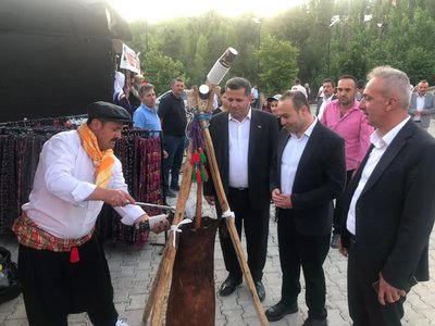 Sarıveliler'de 15. Karacaoğlan Festivali Coşkulu Açılışla Başladı