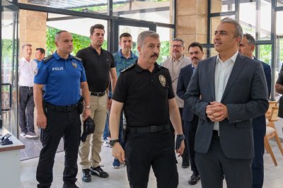 Karaman Valisi Hayrettin Çiçek'ten Cafe 155'e Ziyaret: Vatandaşlarla Buluştu
